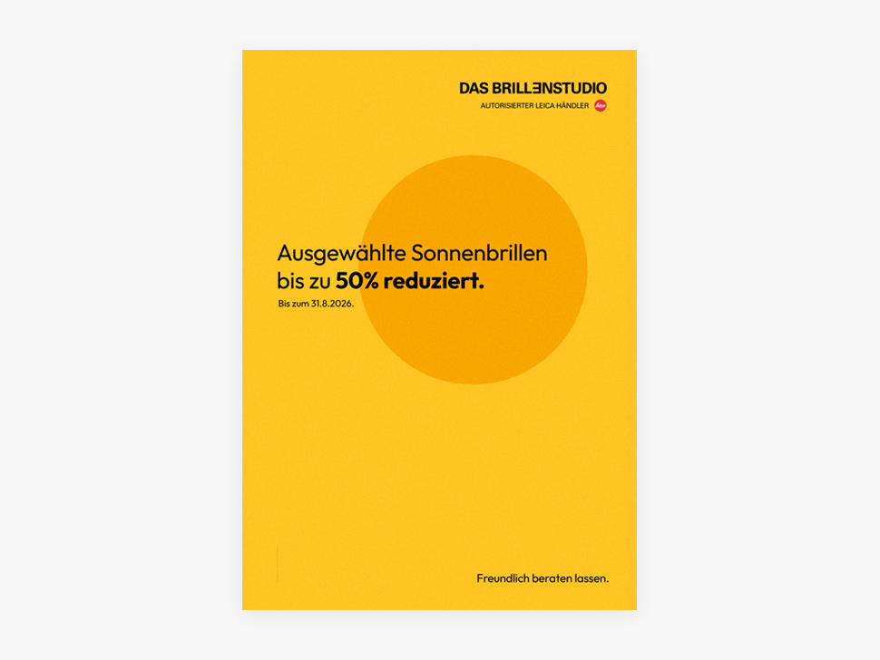 Das Bild zeigt ein Plakat mit dem Text Sonnenbrillen bis zu 50% reduziert.